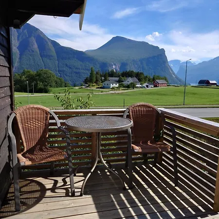 Korsbakken Деревянный коттедж Isfjorden